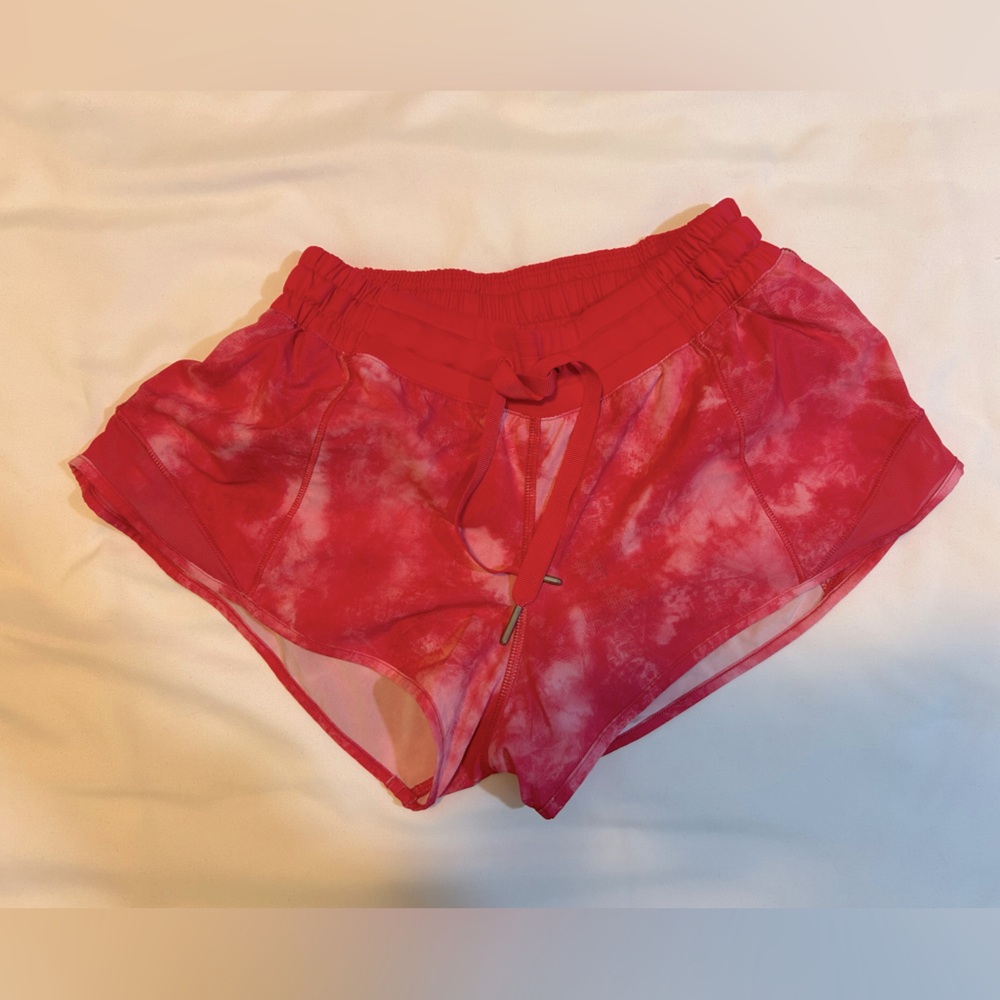 lululemon hottie hot 2.5” lined pink shorts